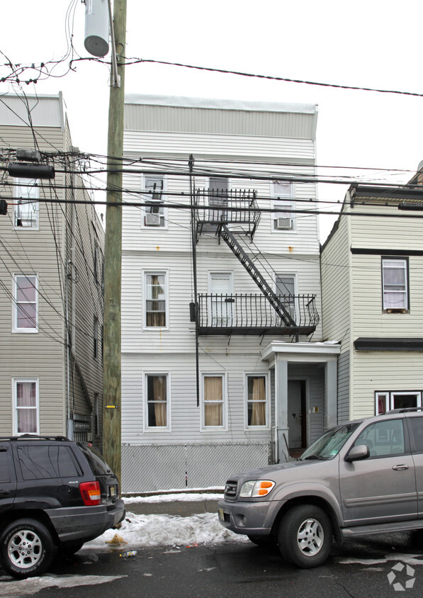 Building Photo - 31 Jackson St