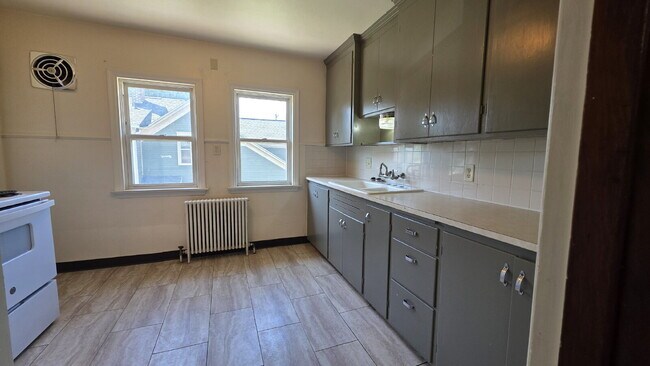 Foto del edificio - Cozy 2 Bed, 1 Bath Apartment in Appleton, ...