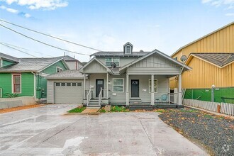 Building Photo - 406 Pecore St