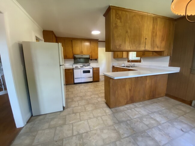 Building Photo - 9536 Redlawn Road