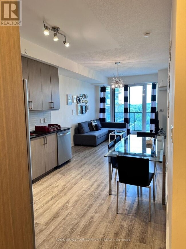 Photo du bâtiment - 9600 Yonge St