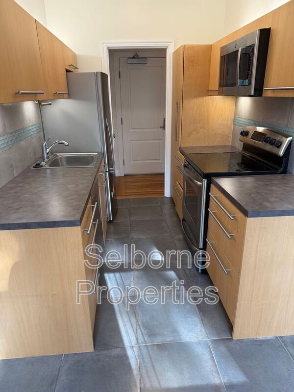 Building Photo - 507 Forest St