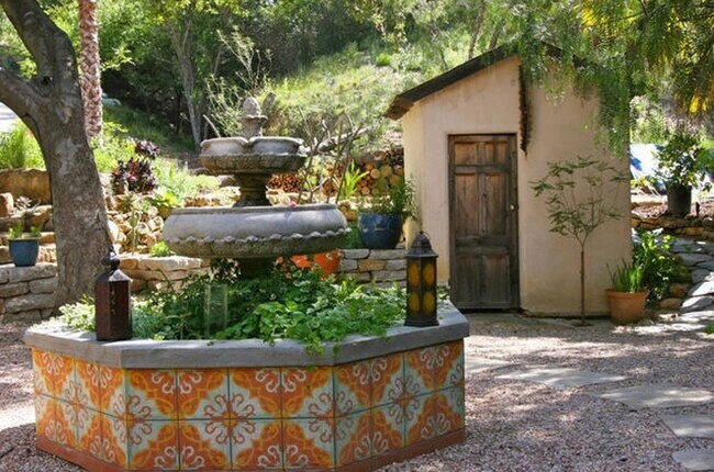Foto del edificio - 2376 Old Topanga Canyon Rd