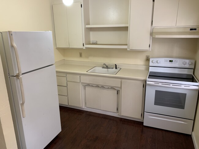 Building Photo - 2103 3rd St