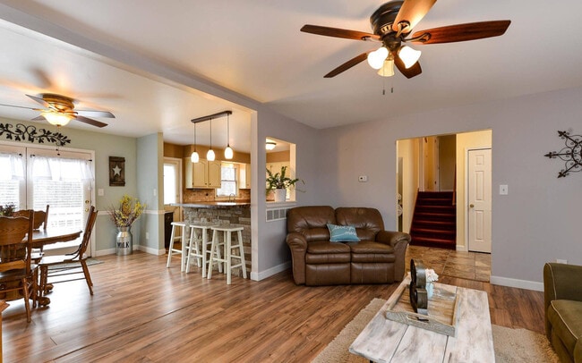 Building Photo - 137 White Pine Cir
