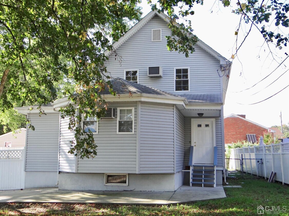 880 Upper Main St, South Amboy, NJ 08879 Room for Rent in South Amboy