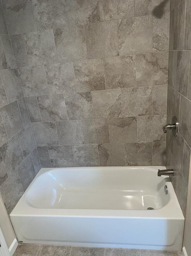 Foto del edificio - Brand New Construction!  3 Bedroom!