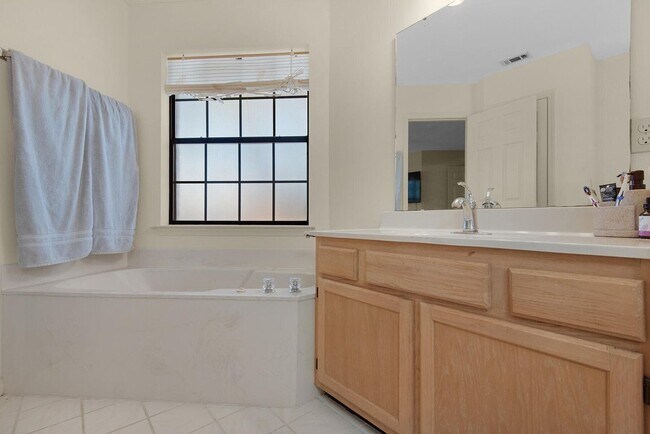 Foto del edificio - 407 Parkwood Pl