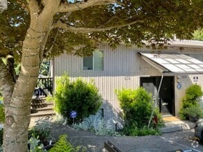 Building Photo - 414 Raye St