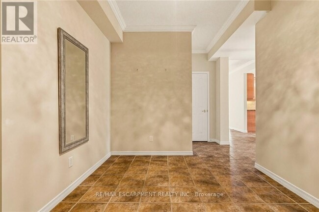 Building Photo - 4000 Creekside Dr