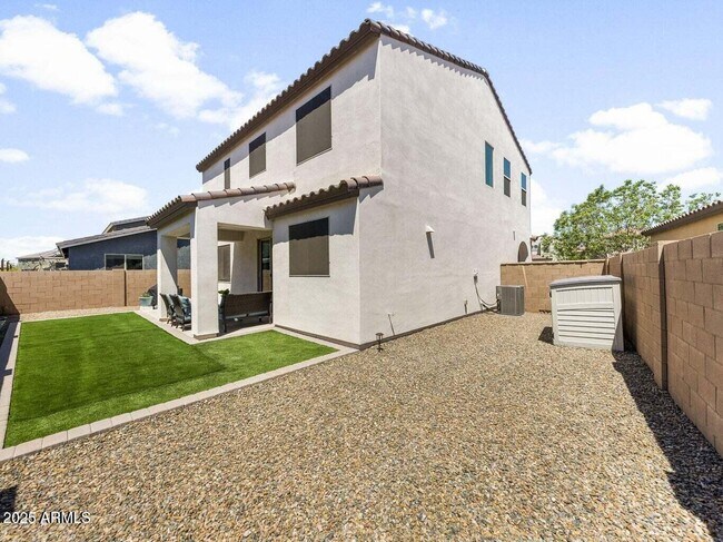 Building Photo - 9811 E Suburban Dr