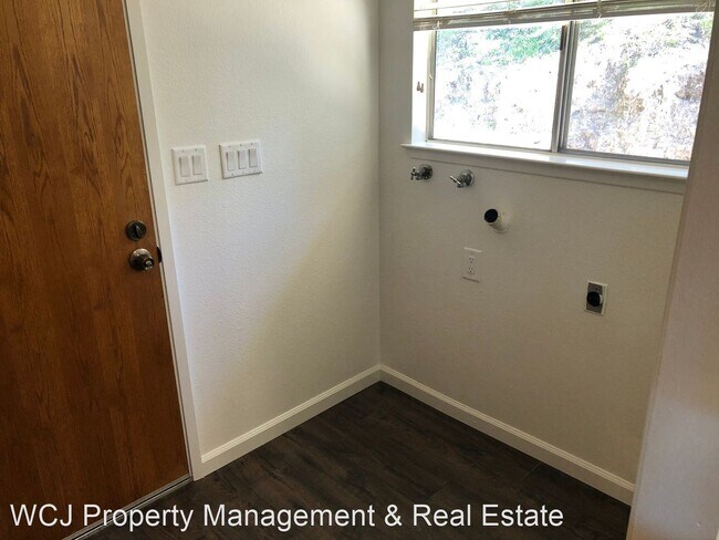Foto del edificio - 3 br, 3 bath House - 6117 Portola Rd.