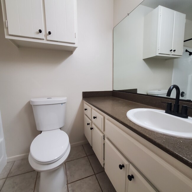 Baño - 351 N Ford Ave