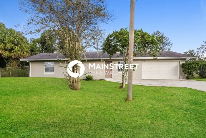 Foto principal - 3 Bedroom Pet-Friendly Home in Sanford, FL...