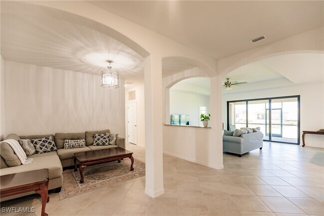 Building Photo - 3305 Altimira Dr