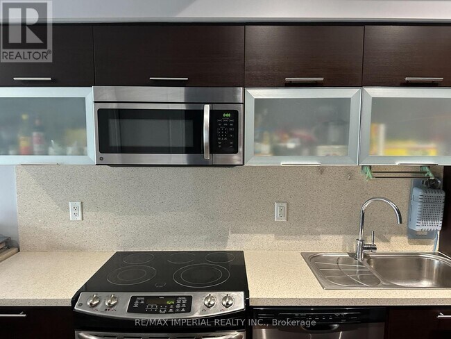 Photo du bâtiment - 386-3386 Yonge St