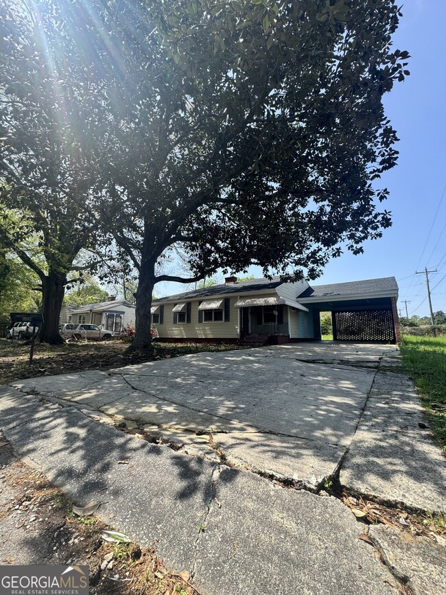 Building Photo - 201 Meadowdale Dr