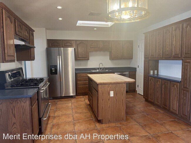 Building Photo - 3 br, 2 bath House - 1621 S MARILYN ANN DR