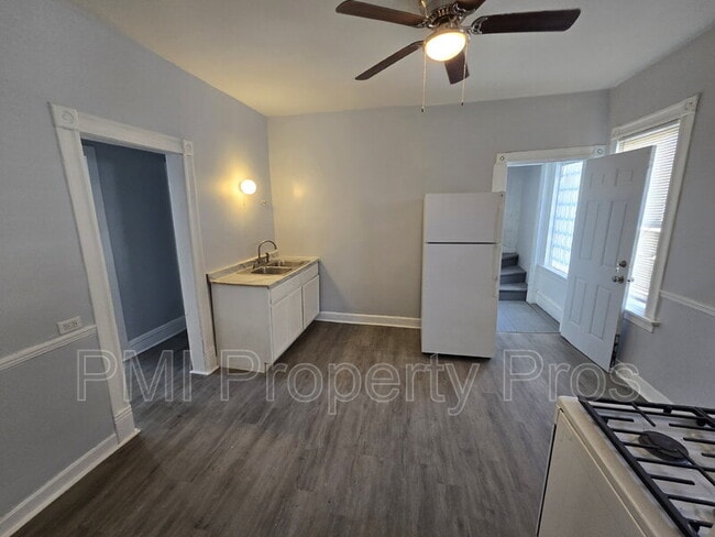 Building Photo - 2620 W Locust St