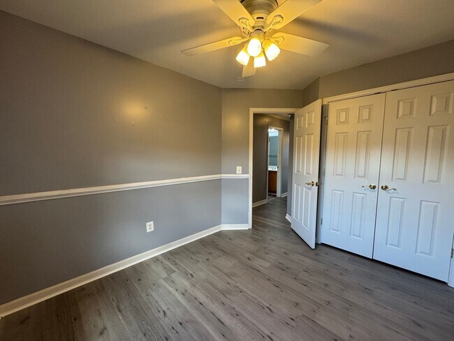Foto del edificio - Stunning 3 Bed 3.5 Bath Interior Townhome ...