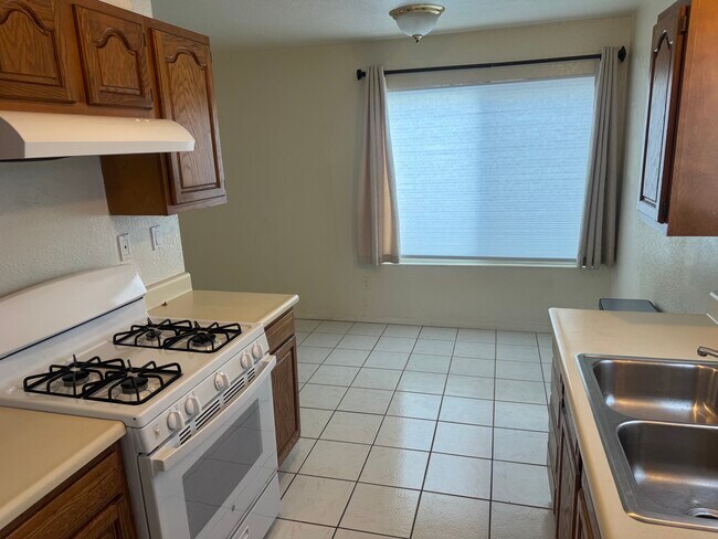 cocina - 2014 Nelson Ave