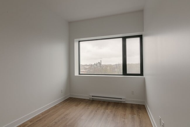 Building Photo - 30 Bd Saint-Joseph E