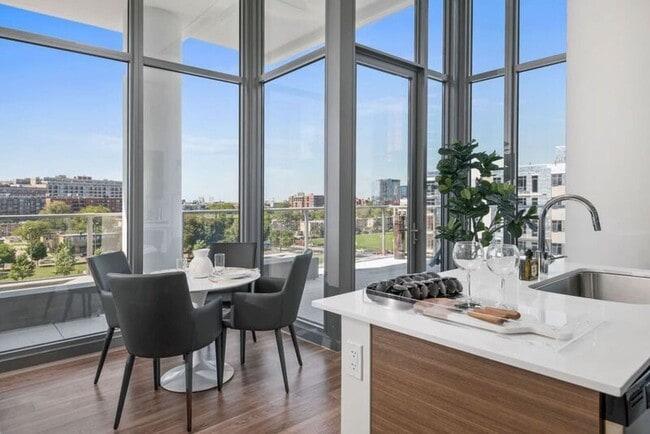 Foto del edificio - 858 N Orleans St