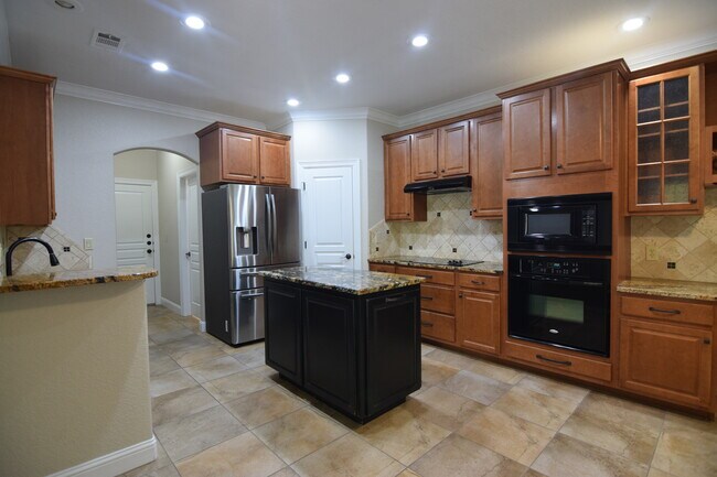 Building Photo - 3104 Sabine Cove