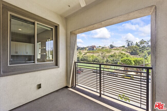 Foto del edificio - 12705 Bluff Creek Dr