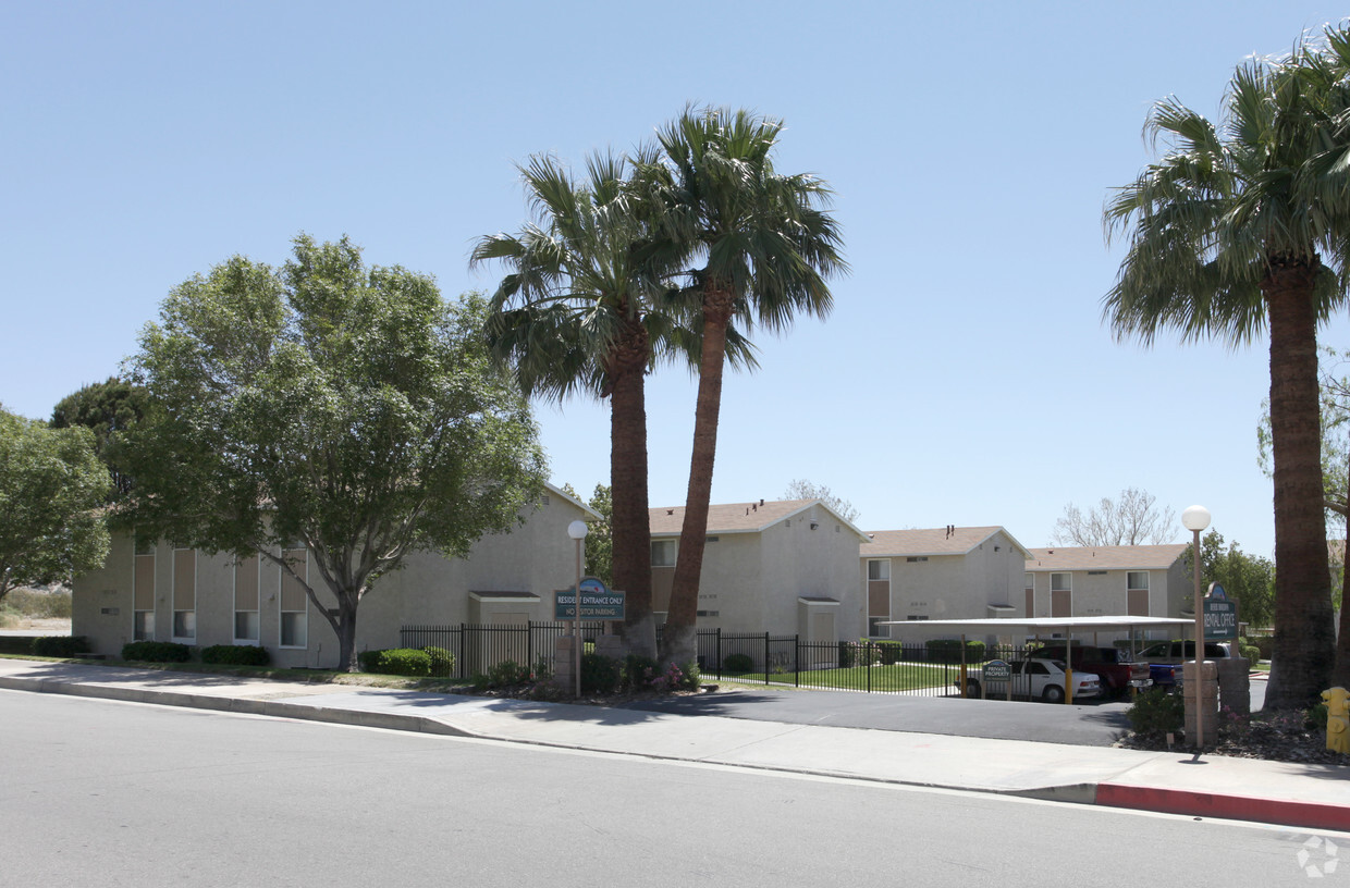 Building Photo - Desert Horizons