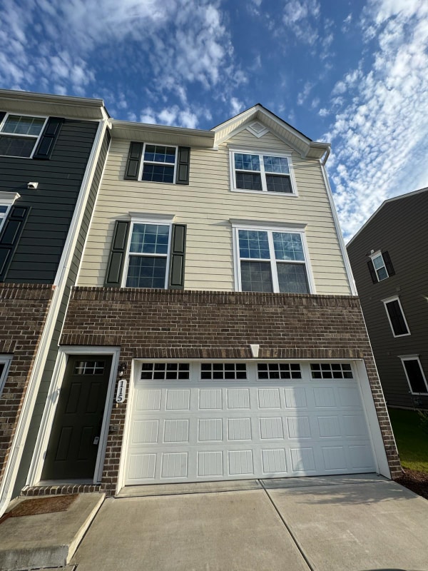 Photo - 115 Boarstall Crk Townhome