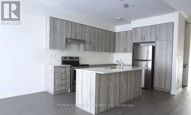 Building Photo - 26 Louise Cres