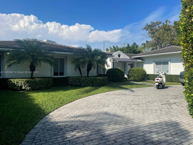 Building Photo - 181 Island Dr