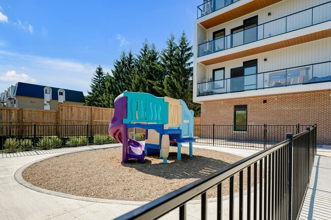 Building Photo - The Enclave