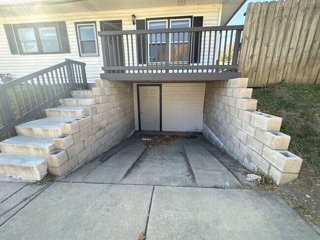 Foto del edificio - Updated 3 Bedroom / 2 Bath Home in Crown H...