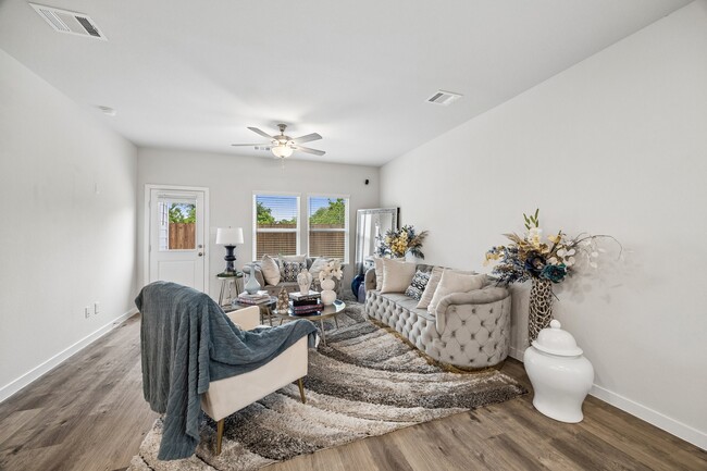 Building Photo - 772 Westpointe Dr