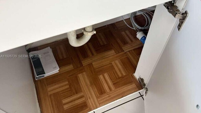 Foto del edificio - 250 NE 41st St