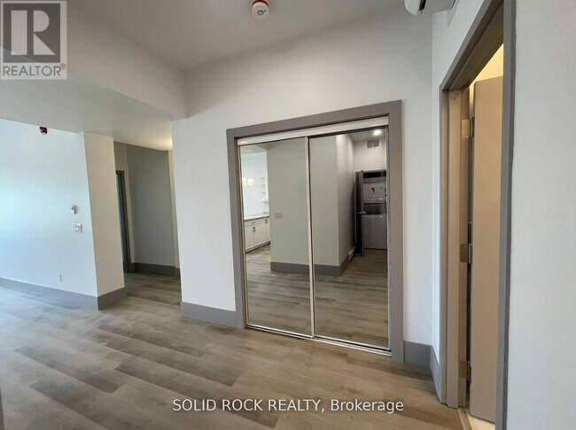 Building Photo - 48 King St E