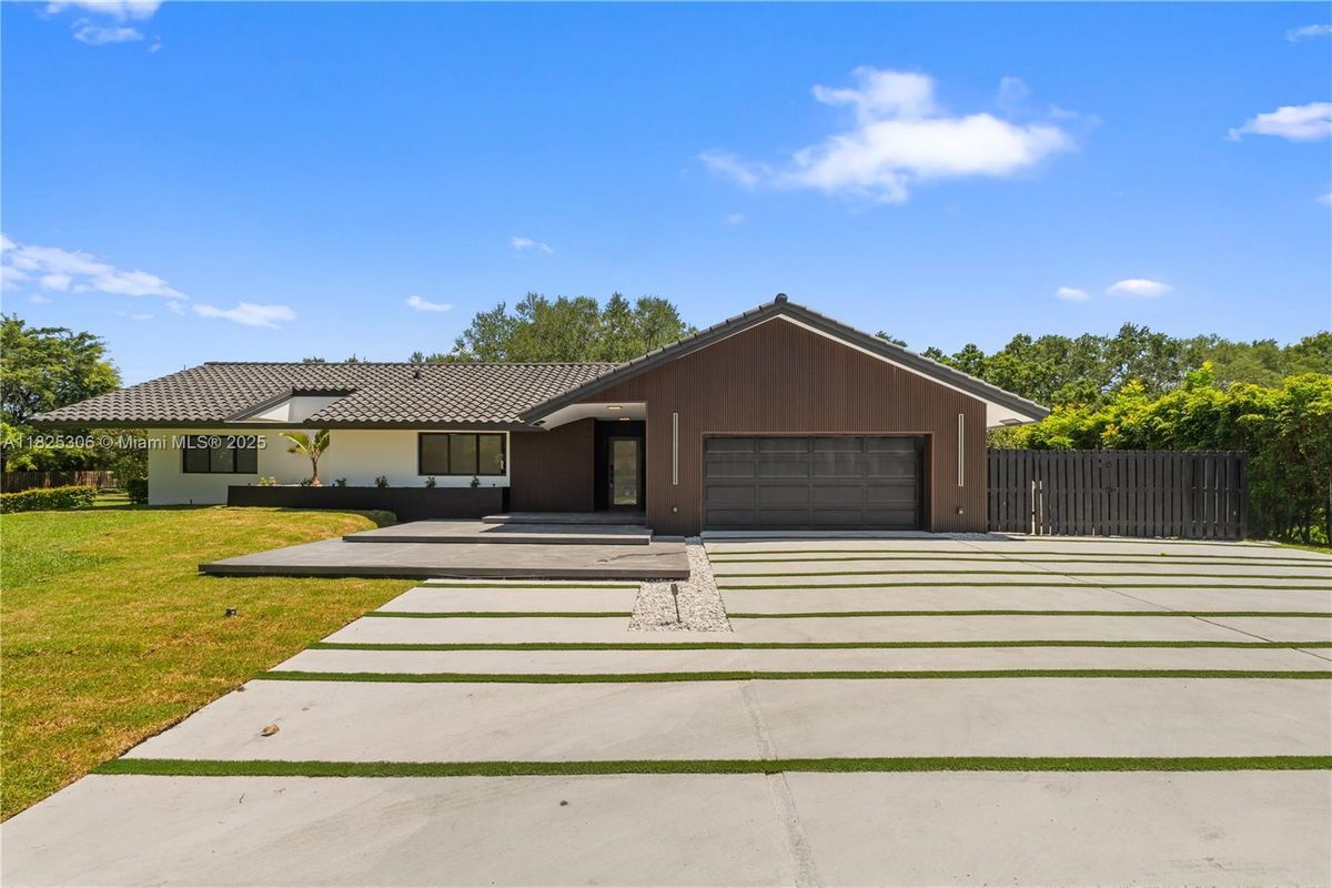 Foto principal - 5020 Hawkhurst Ave