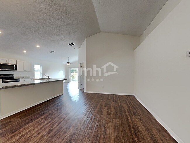 Foto del edificio - 311 Hartwell Ln