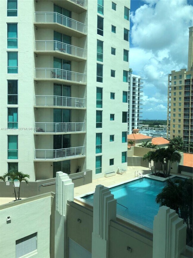 Foto del edificio - 9055 SW 73rd Ct