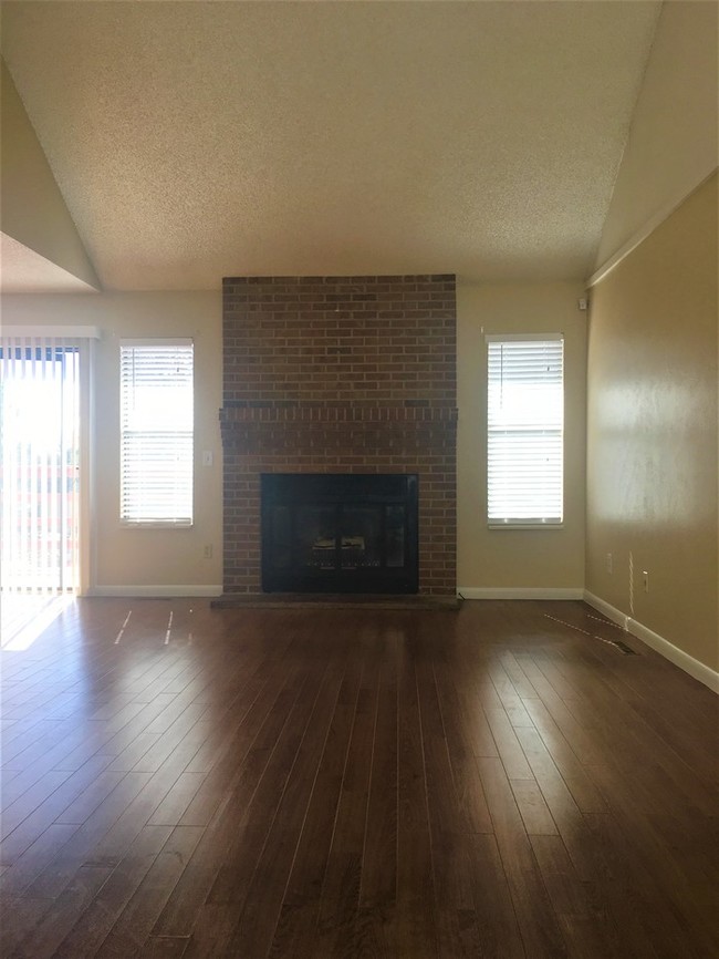 Foto del edificio - Beautiful Townhome in Eastwood