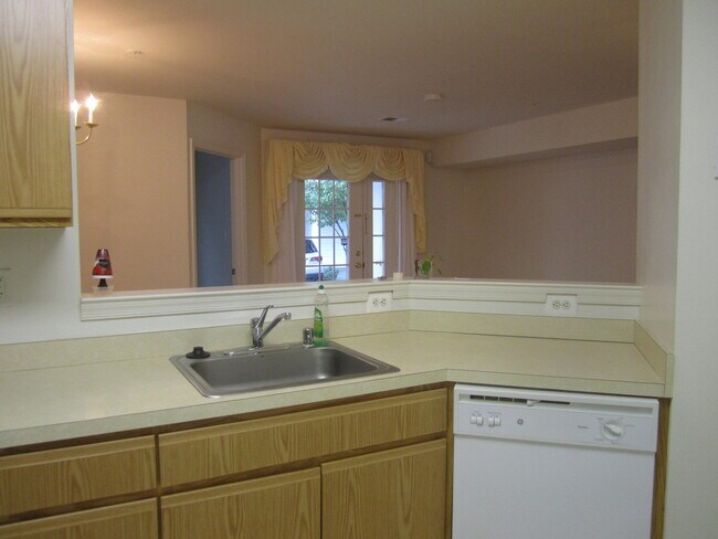 Foto del edificio - VERY WELL MAINTAINED CONDO