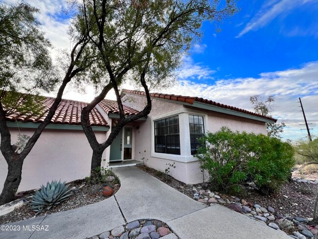 Building Photo - 6451 N Tierra De Las Catalinas