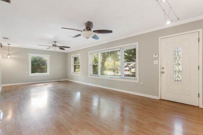 Foto del edificio - Updated 2/2/1 with huge yard next in the Delaney Park/Lake Weldona