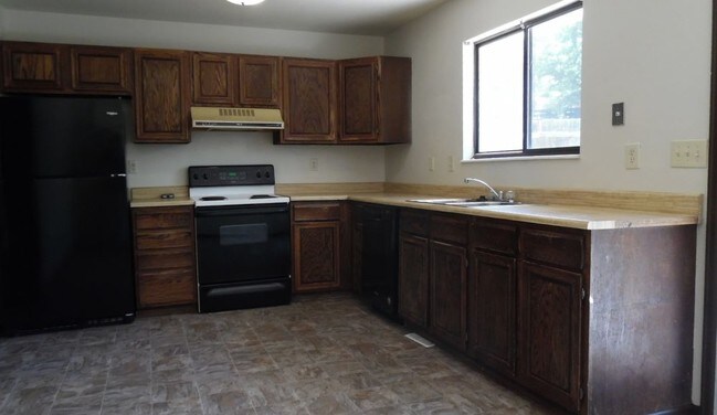 Building Photo - 4905 Montebello