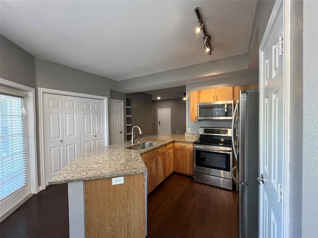 Foto del edificio - 2320 Gracy Farms Ln