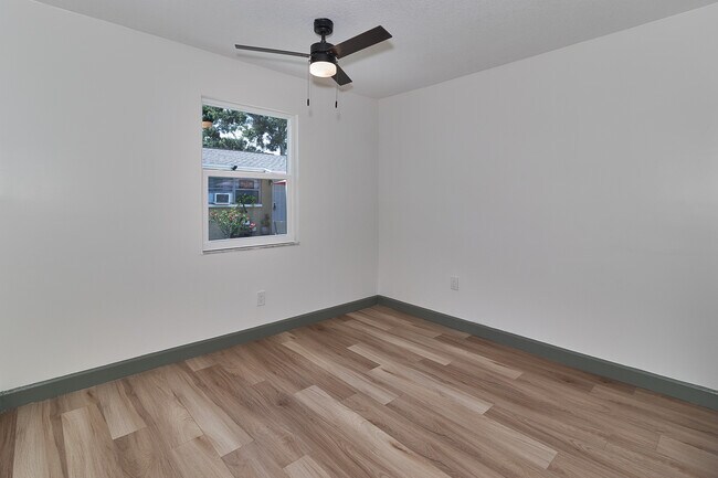 Building Photo - 508 91st Ave N