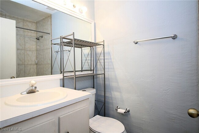 Building Photo - 6129 Lakefront Dr