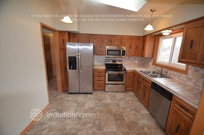 Building Photo - 2416 Crestmount Ln